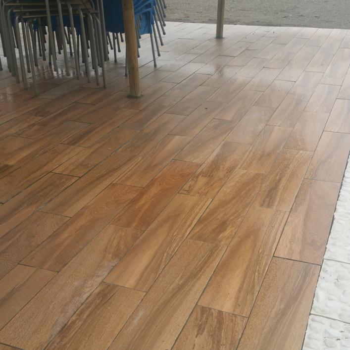 Terraza exterior cafetería en Málaga - Imagen 2